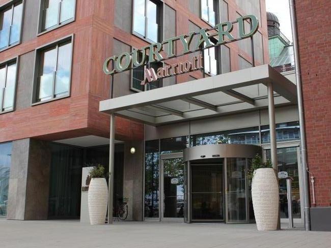 medium_Profilbuchstaben_Lichtwerbung_Rosenkranz_Courtyard_Marriott_Bremen_2.webp