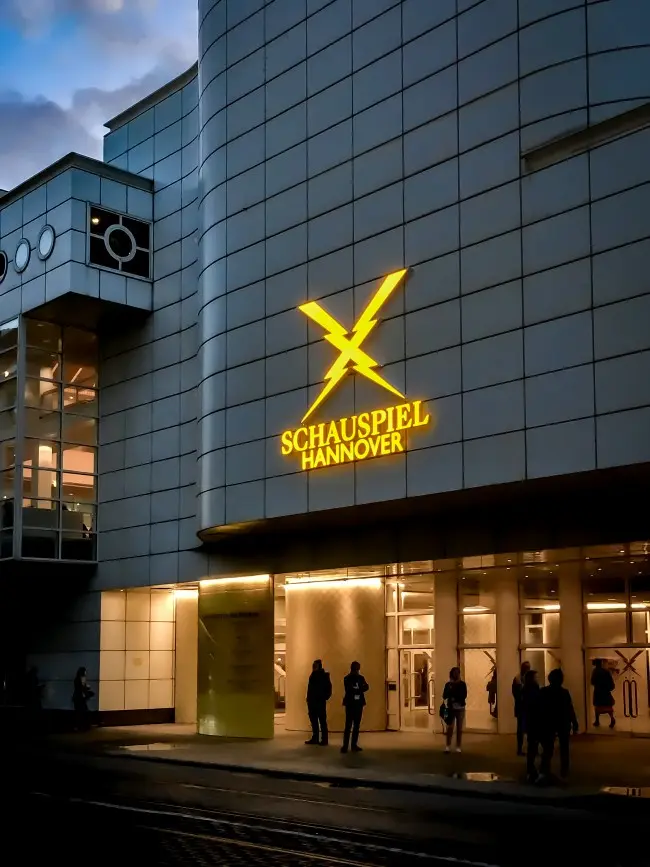 medium_Profilbuchstaben_Lichtwerbung_Rosenkranz_Schauspielhaus_Hannover_3.webp